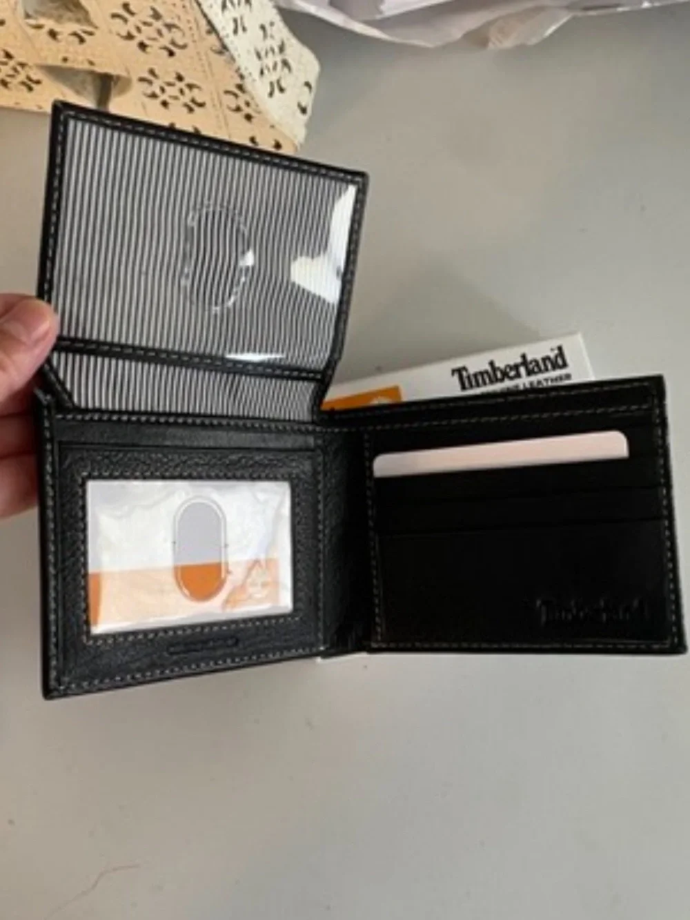 TIMBERLAND MENS BLACK LEATHER BIFOLD PASSCASE WALLET NEW IN BOX MENS GIFT NWT